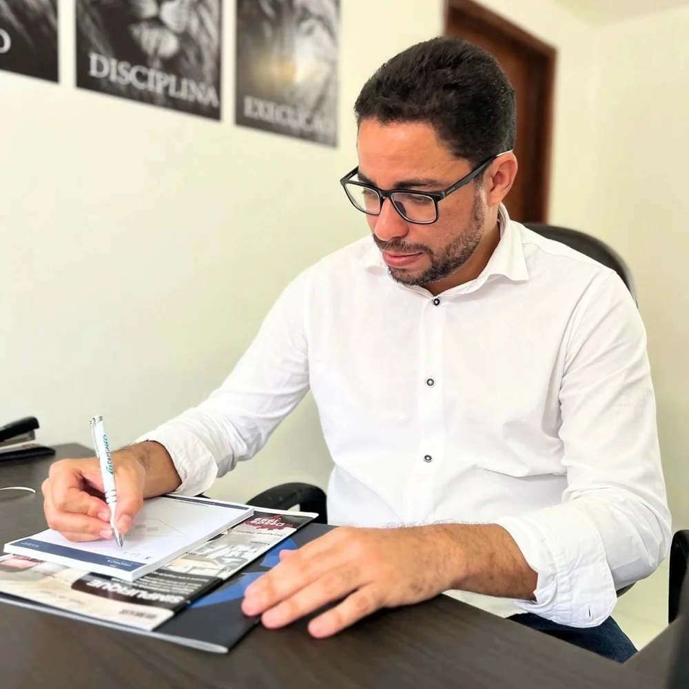 Laércio Nascimento em atendimento contábil